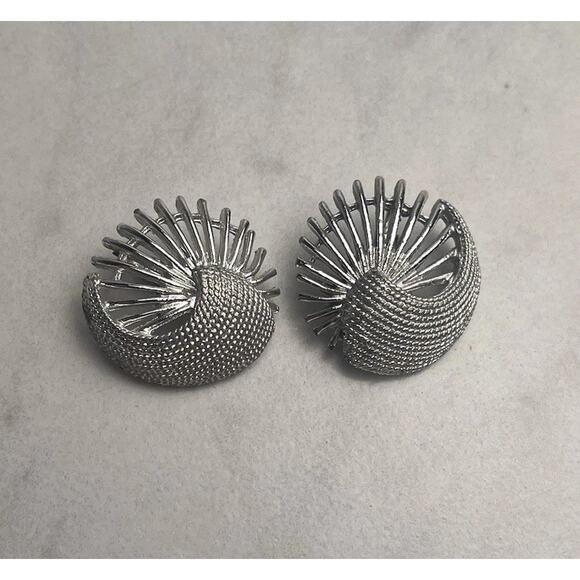 Vintage Fan Clip On Earrings Round 1" Silver Tone Sarah Coventry Statement 1980s - Picture 7 of 9